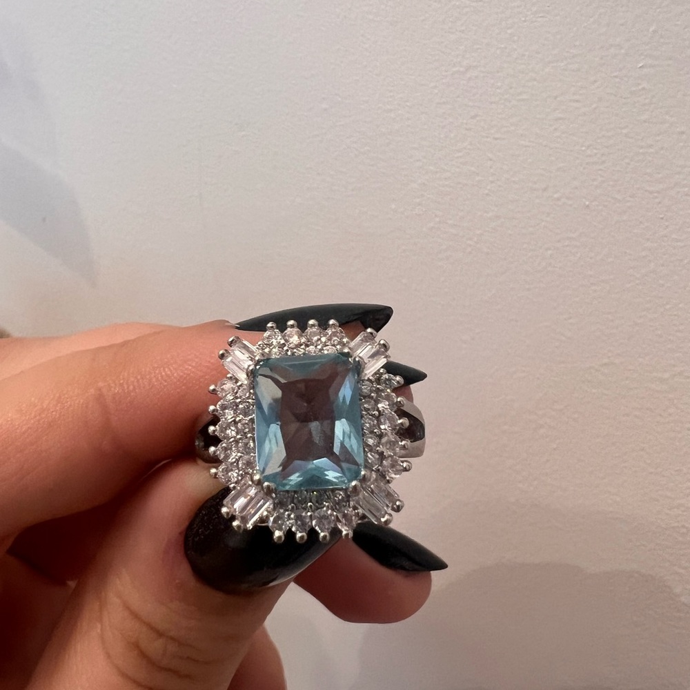 Unique Ring - image 1